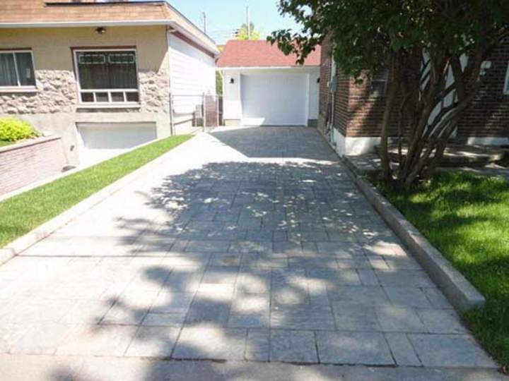 Low stone wall Montreal